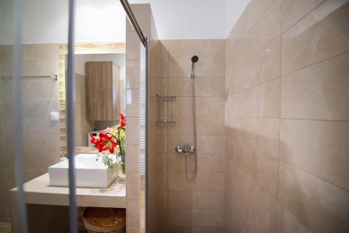 Ένα μπάνιο στο Liovore Apartments