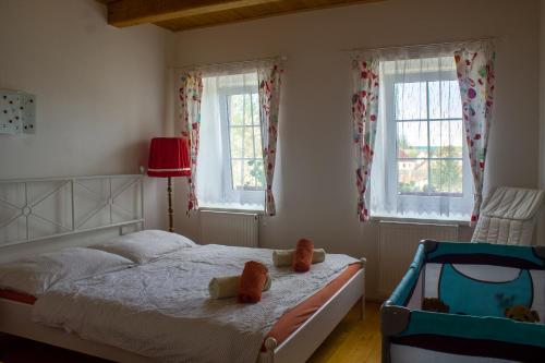 Postel nebo postele na pokoji v ubytování Apartmány Jílovice