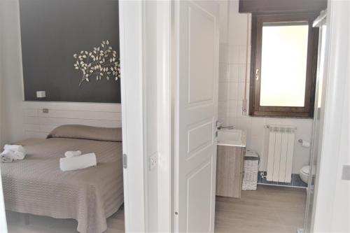 A bathroom at New Inn Residence