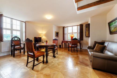a living room with a couch and a table at Schloss Purschenstein in Neuhausen