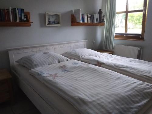 a bedroom with two beds and a window at Ferienhäuser Börge in Sassnitz