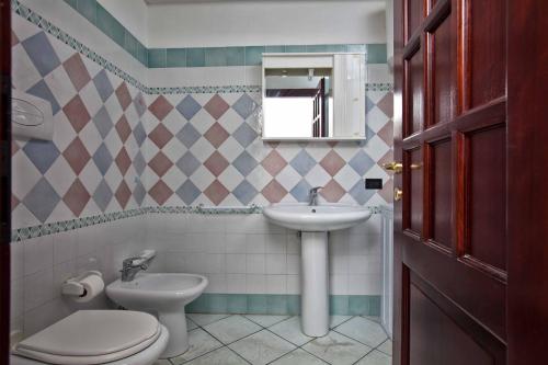 A bathroom at Porto Ottiolu Residence