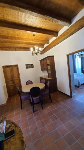 a dining room with a table and chairs in a room at L'Escale in Bonifacio