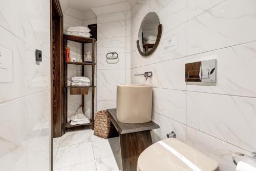 Ένα μπάνιο στο Parna Hotel