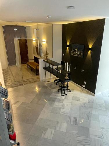 a living room with a table and a living room with a kitchen at Apartamentos Sol del Prior in Úbeda