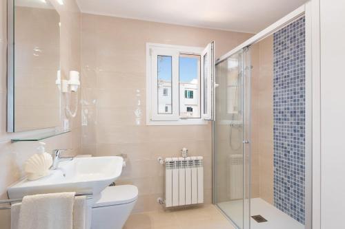 Et badeværelse på Villa Yolanda - Cala'n Porter