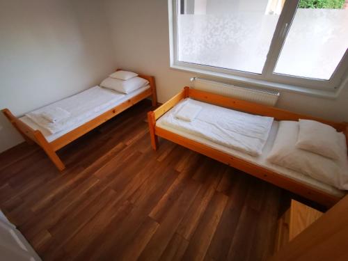 Máté apartmanにあるベッド