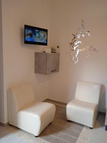 Μια τηλεόραση ή/και κέντρο ψυχαγωγίας στο Guest House Oleandro