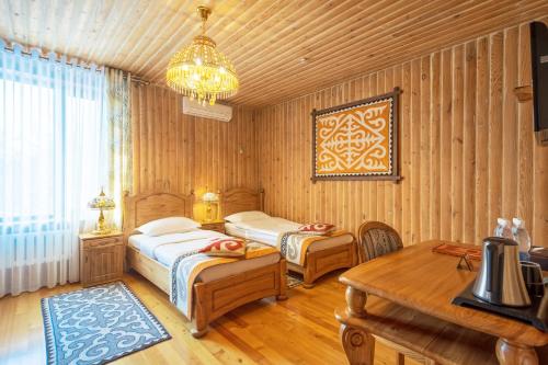 Postel nebo postele na pokoji v ubytování Navat Hotel
