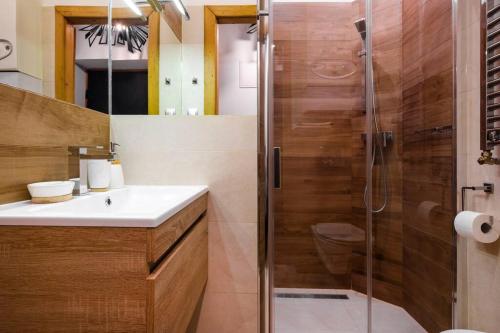 a bathroom with a shower and a sink at Studio Pomorska , bezpłatny parking in Krakow