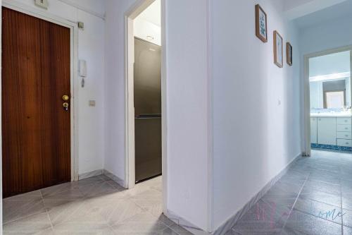 a hallway with a door leading to a kitchen at Tres dormitorios ,vistas al mar , junto a la playa in Punta Umbría