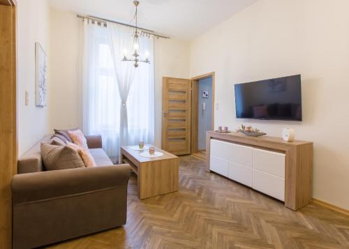 Televízia a/alebo spoločenská miestnosť v ubytovaní AR Apartments