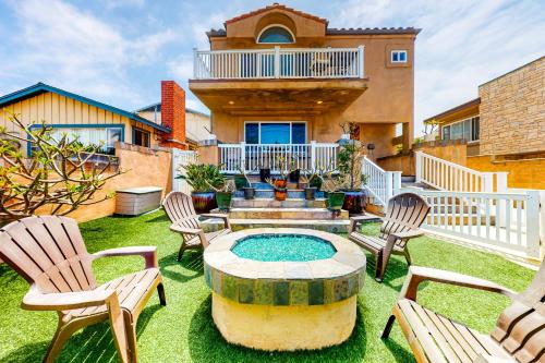 Coastal 3-Bedroom with Hot Tub and Ocean View