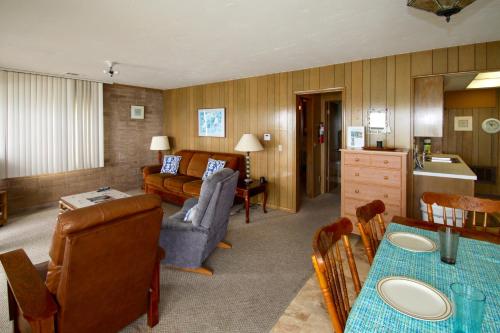 2489 Ocean Street Main – Photos 3