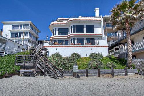 2751 Ocean Street