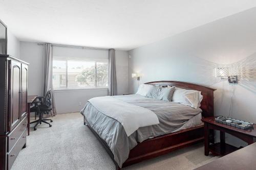 Un pat sau paturi într-o cameră la 3454 Carlsbad Blvd