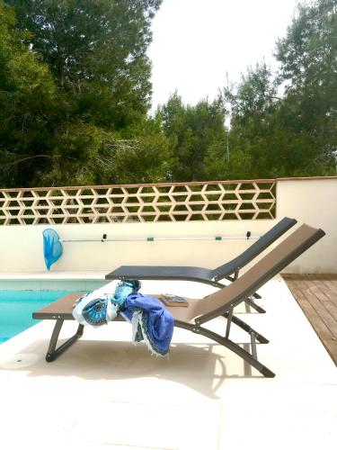 a chaise lounge sitting next to a swimming pool at Casa Encina in Murcia