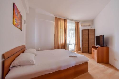 En eller flere senge i et værelse på MAMAIA SAMMERLAND APARTAMENT 3 camere