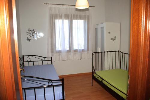 En eller flere senge i et værelse på Villa Butterfly