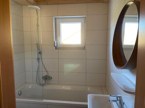Kúpeľňa v ubytovaní Casa Blu Kärnten - One Holiday in Three Countries - Cold&Hottub, Sauna - Piste