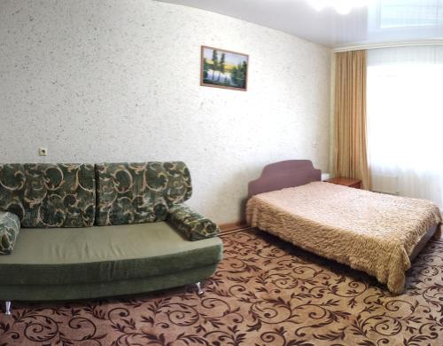 Voodi või voodid majutusasutuse Apartment on Kommunisticheskiy prospekt 92 toas