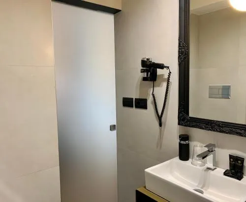 Toledo Boutique Rooms photo 43
