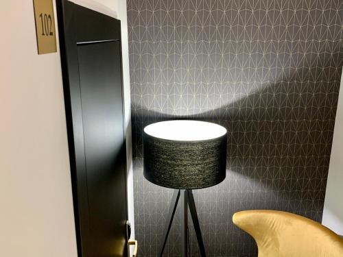 a small room with a stool in the corner at Toledo Boutique Rooms in Naples