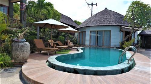 Kolam renang di atau dekat dengan SUITE OCEAN BLUE