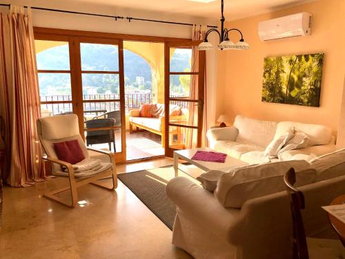 Posezení v ubytování Hartmut Friedrich Apartment Port de Soller