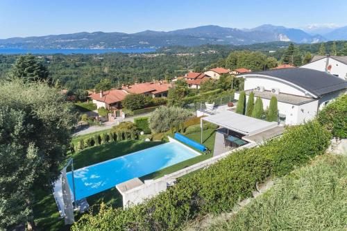 Fotografia z galérie ubytovania Villa Piscina v destinácii Besozzo