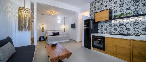 Una cocina o zona de cocina en Remezzo Bayfront Suites