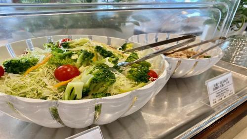 ホテルの敷地内または近くでの食事または食べ物