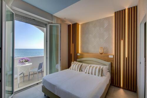 A bed or beds in a room at Hotel Alexandra - Beach Front - Healthy XXL Breakfast & Brunch until 12 30 - parking included