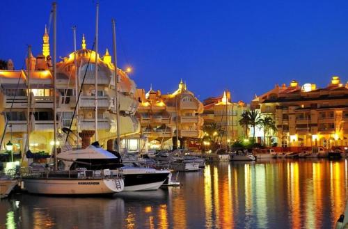 Puerto Marina Benalmadena Sun&Beach, Benalmádena – Precios ...