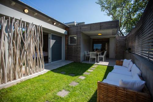 a backyard with a white couch on a lawn at Spa Villa Skaloma in Nafpaktos
