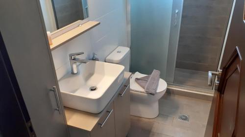 Bilik mandi di Giannis Villa