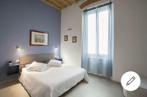 LG House with balcony near Ponte Vecchio