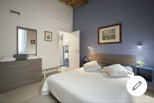 LG House with balcony near Ponte Vecchio