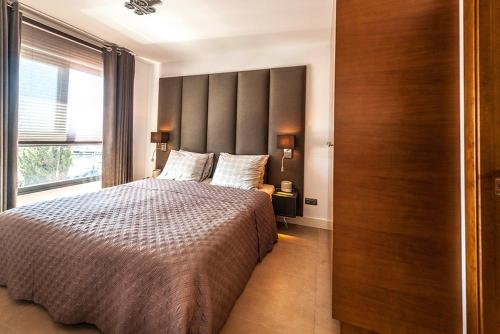 En eller flere senger på et rom på Luxe vakantieappartement aan de jachthaven van Altea met frontaal zeezicht