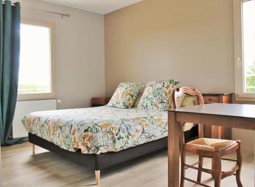 Ένα ή περισσότερα κρεβάτια σε δωμάτιο στο Domaine Joseph LAFARGE Wine Resort WineMaker House La maison du Négociant