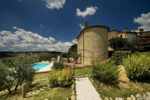 an external view of a house and a swimming pool at Tenuta Decimo - Villa Dini in San Gimignano