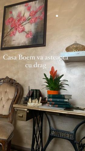 a table in a room with a painting on the wall at Casa Boem in Mogoşoaia