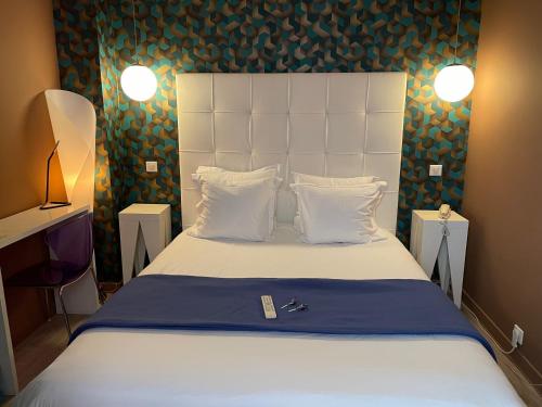 Postel nebo postele na pokoji v ubytování Hôtel Mirano