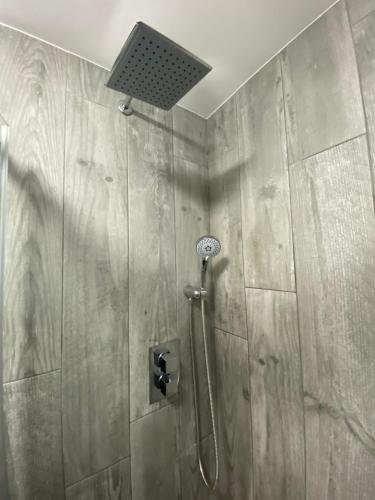 Bagno di Shore Street Apartments