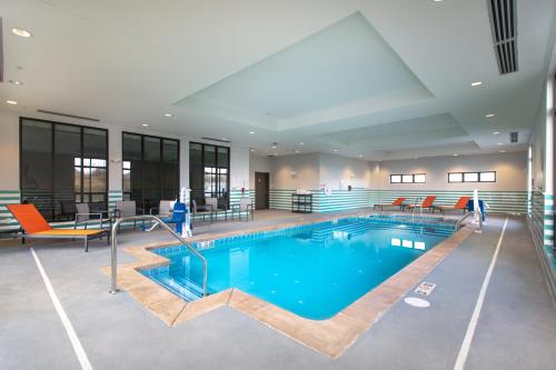 a large swimming pool in a hotel room at Holiday Inn - Kansas City - Northeast by IHG in Kansas City
