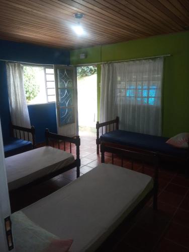 Ein Bett oder Betten in einem Zimmer der Unterkunft Hospedaria do canella