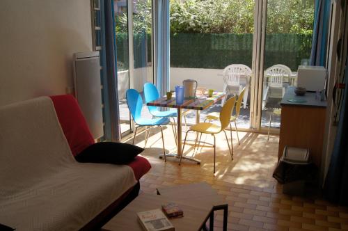 Lara 6 - Grand T2 Terrasse Loggia - WC indép - Parking - Quartier calme entre centre-port et île des Loisirs plage Richelieu