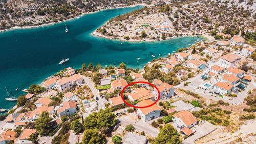 Fully renovated one bedroom apartment with a seaview - A