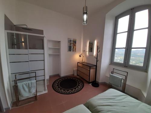 Ένα ή περισσότερα κρεβάτια σε δωμάτιο στο F3 FENETRE SUR JARDIN VUE MER ET MONTAGNE pour 4 VOYAGEURS