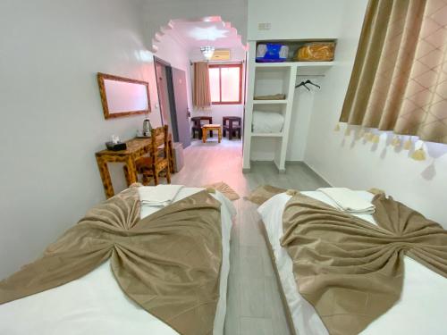Ein Bett oder Betten in einem Zimmer der Unterkunft Hotel Riad Amlal